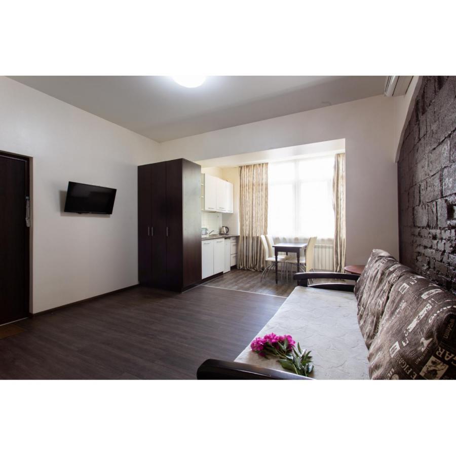 Studio Apartments In The City Center ハルキウ エクステリア 写真