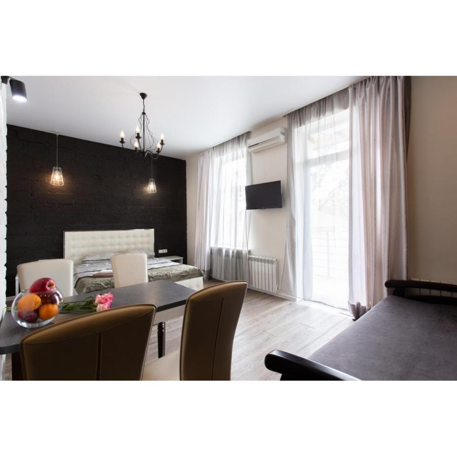 Studio Apartments In The City Center ハルキウ エクステリア 写真
