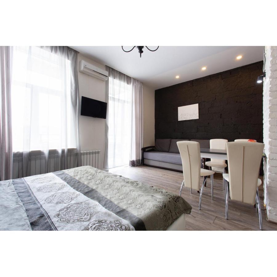 Studio Apartments In The City Center ハルキウ エクステリア 写真
